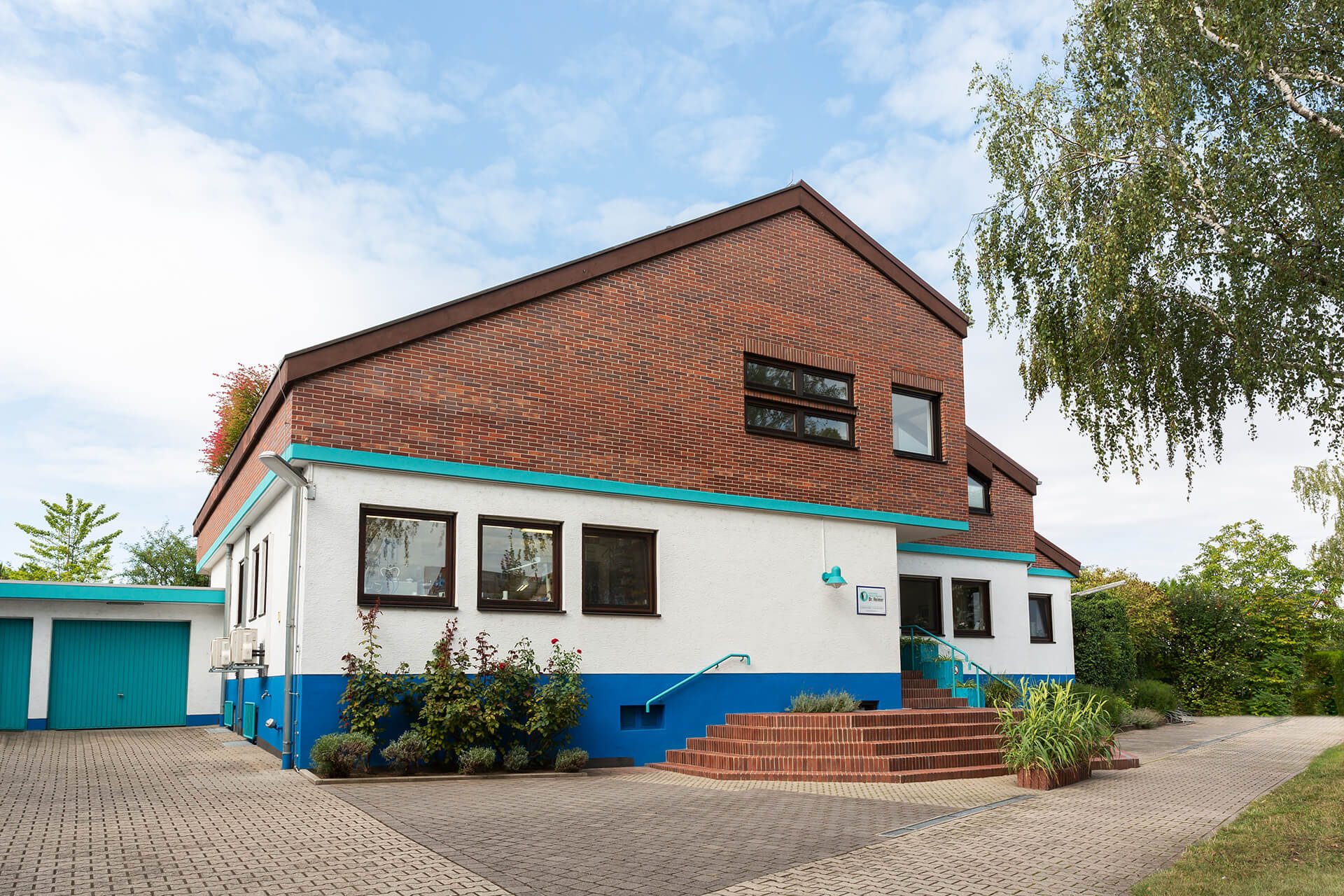 Gebäude der zahnärztlichen Gemeinschaftspraxis Dr. Reimer in Worms-Rheindürkheim